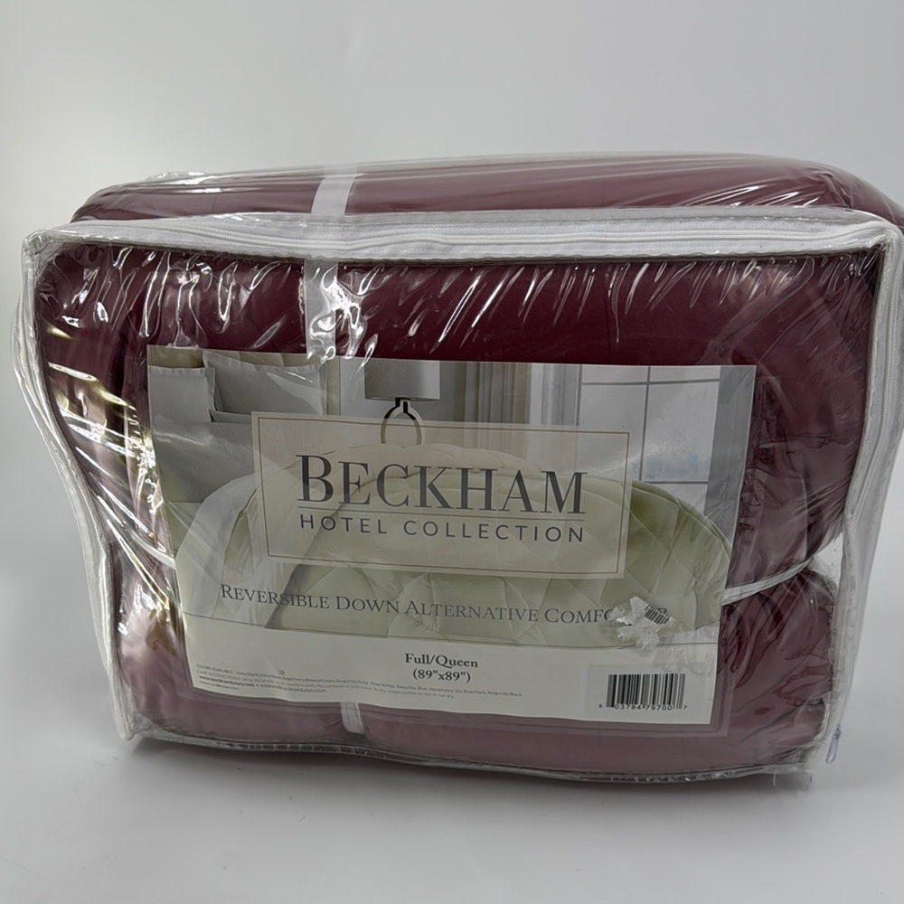 BECKHAM Hotel Collection Reversible Down Alternative Burgundy Comforter Full NEW